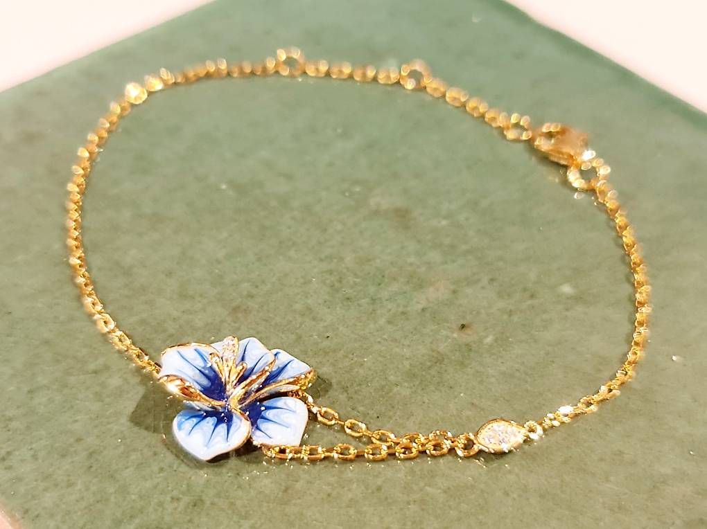 Bracciali & Braccialetti: Armband Emaille Blüte Gelbgold – Nuovo e nell'imballaggio originale da Stein am Rhein venduto da JuwelierSteinbock.CH 1