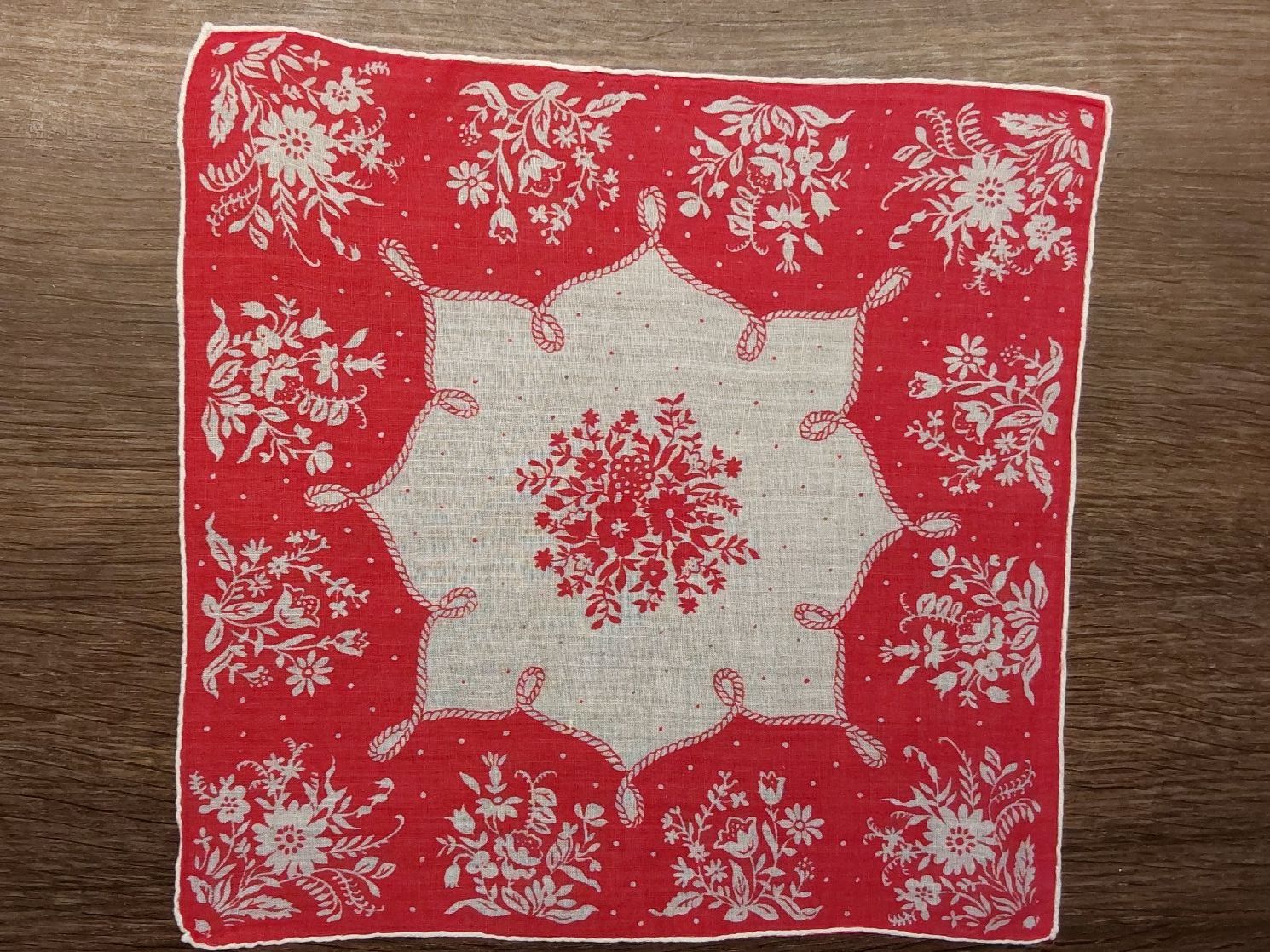 Autres vêtements & accessoires: Taschentuch Motiv Blumen – Neuf (Voir description) à Köniz par scopello12