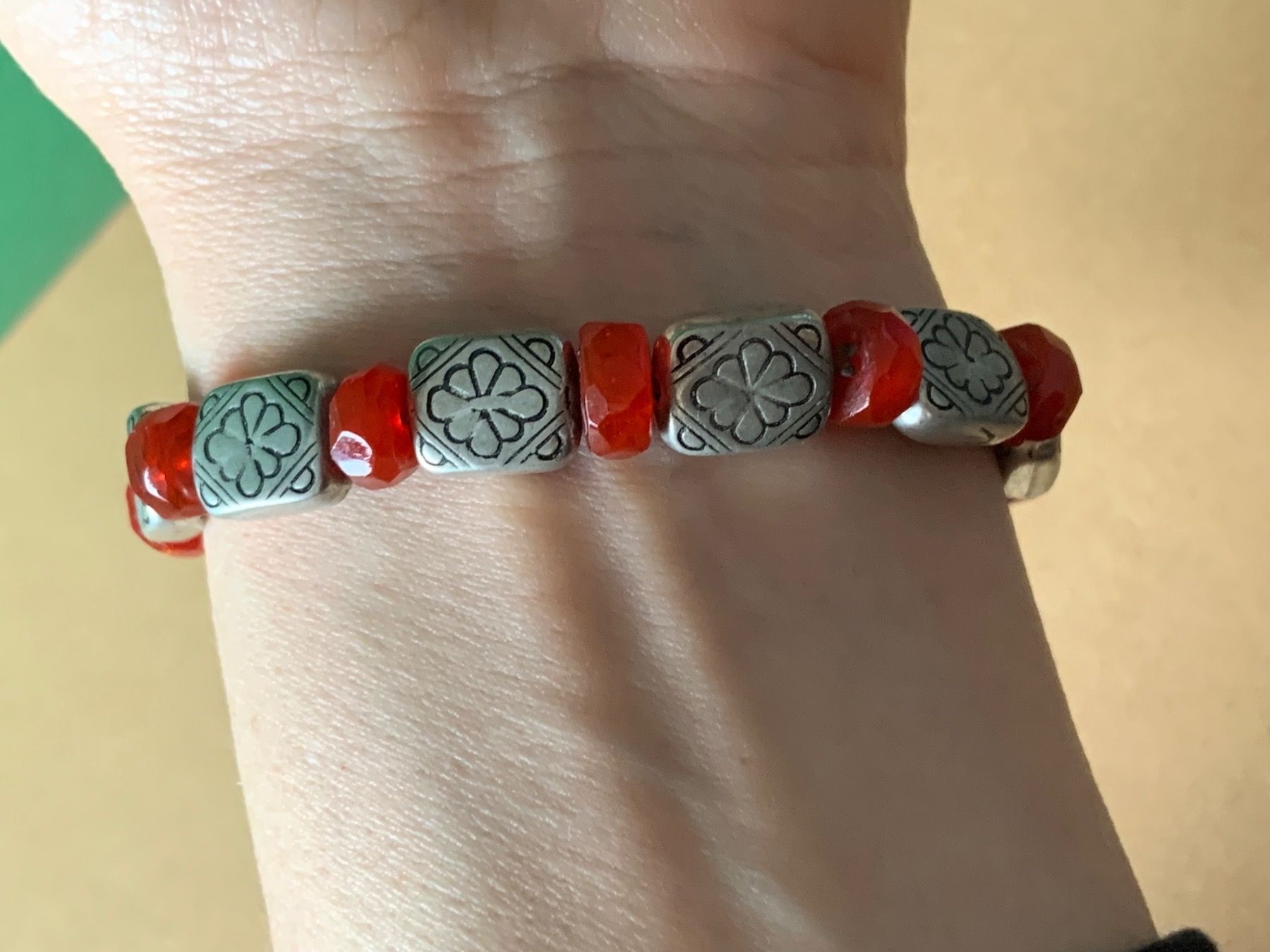 Bracciali & Braccialetti: Armband Silbrige Blumenplättli – Usato da Dittingen venduto da Bijoubelle 2