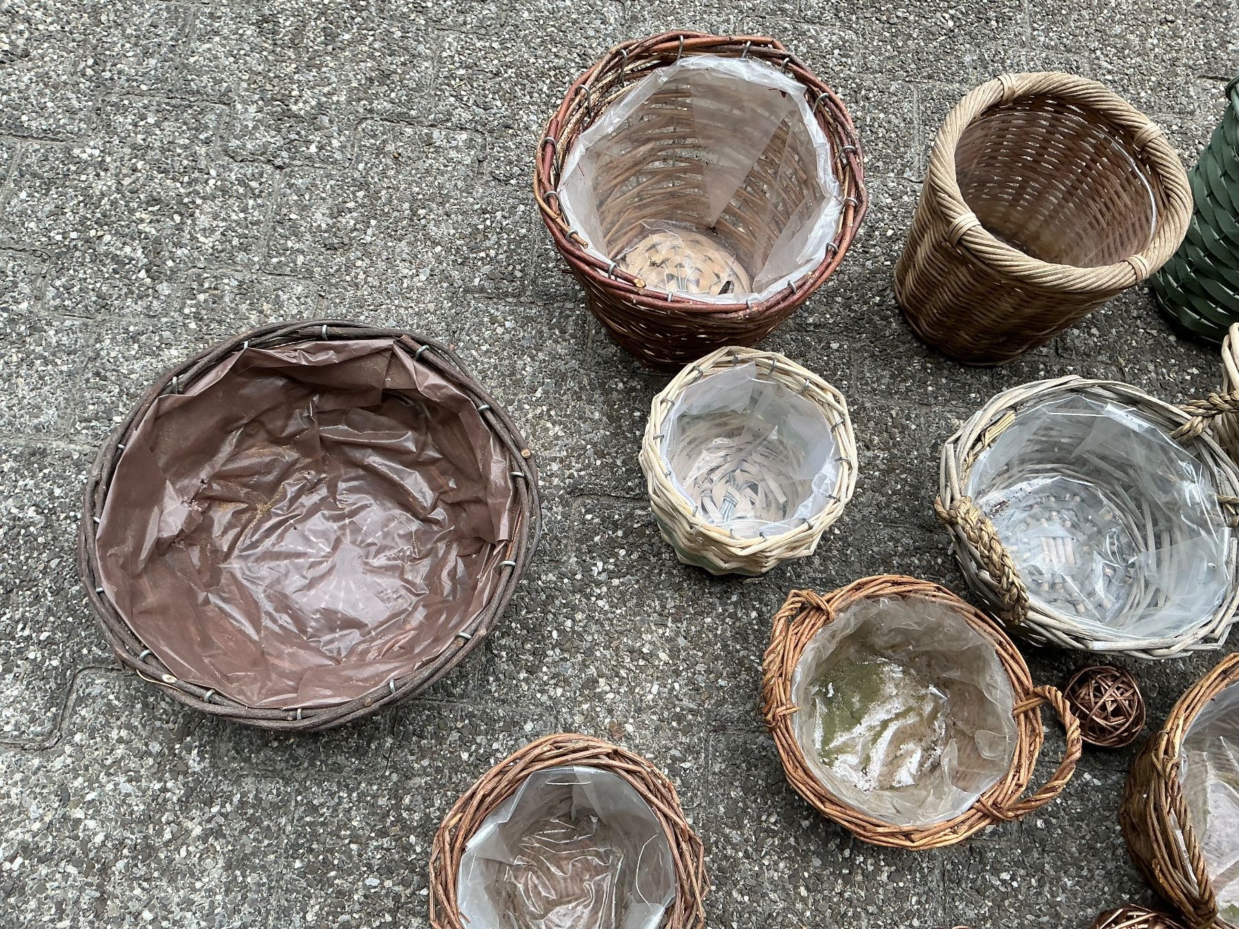 Tutte le decorazioni: Dekokörbe Set , verschiedene Grössen  mit Kugeln – Usato da Jona venduto da Jancy60 3