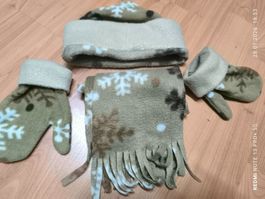 Winter Set: Mütze, Schal und Handschuhe mit Schneeflocken