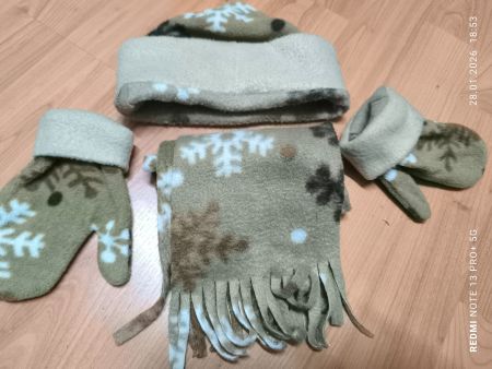 Winter Set: Mütze, Schal und Handschuhe mit Schneeflocken