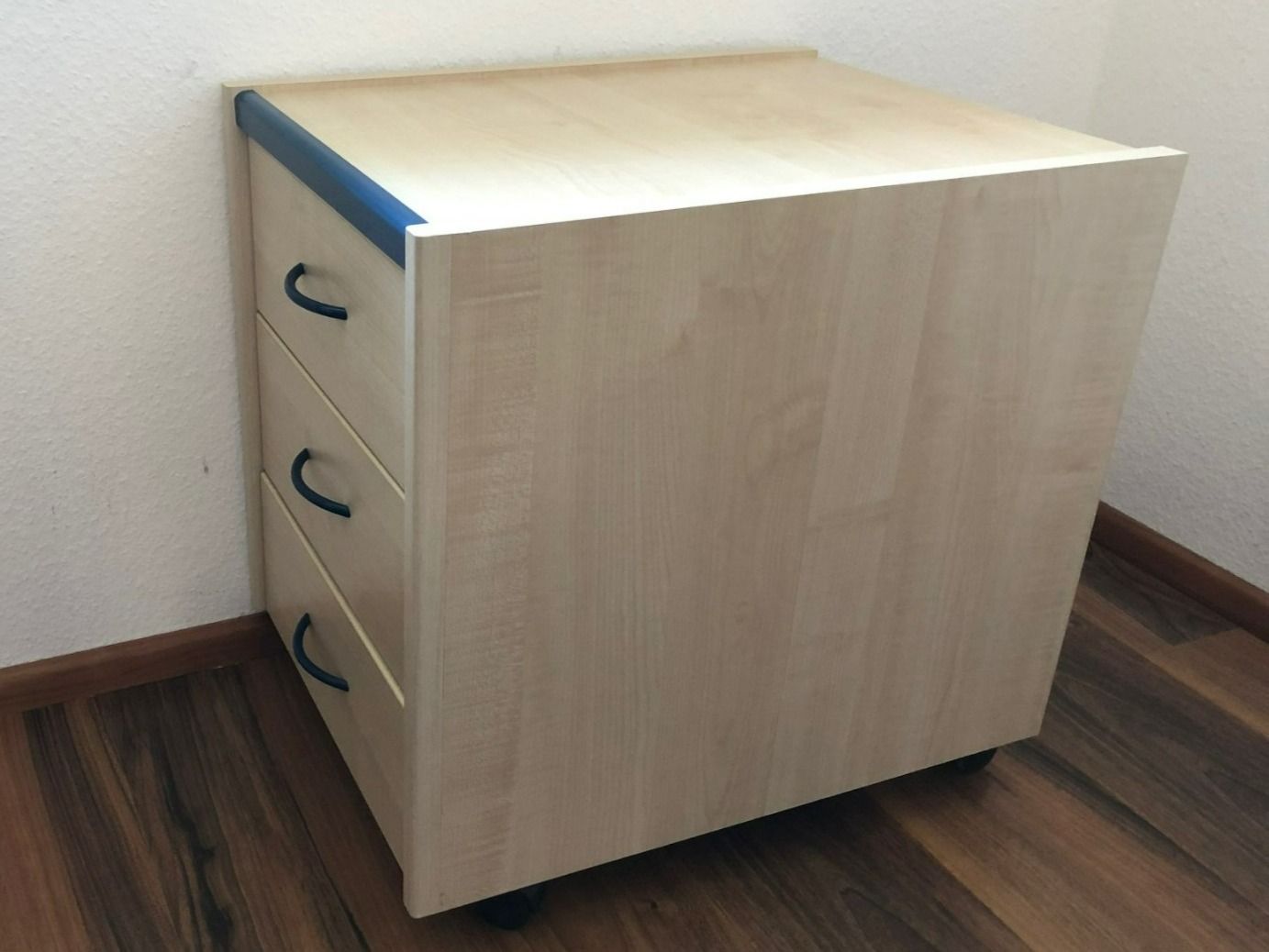 Banconi: Caisson de bureau sur roulettes - Rollcontainer – Usato da St-Aubin FR venduto da tigrou013 2