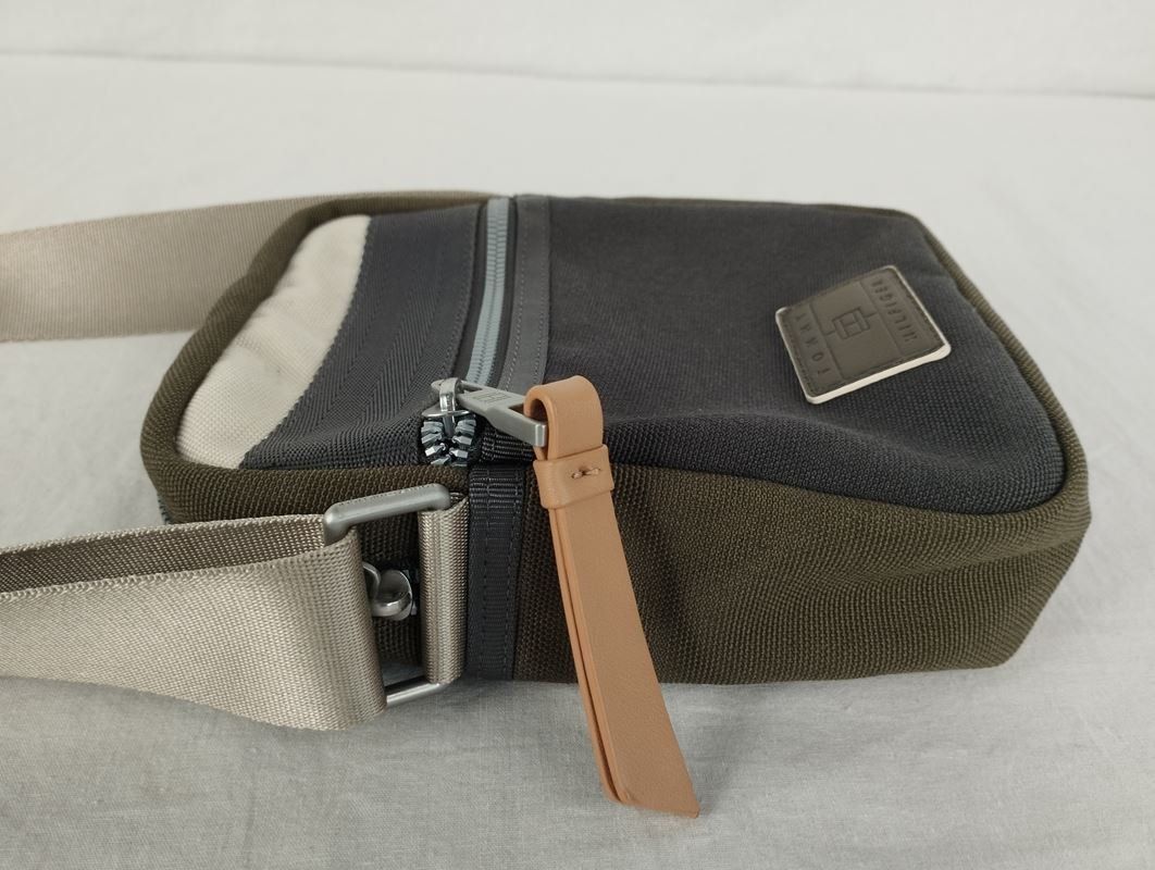Tommy Hilfiger Taschen: TOMMY HILFIGER Umhängetasche – Gebraucht aus Schübelbach von Restwert_Schubelbach 2