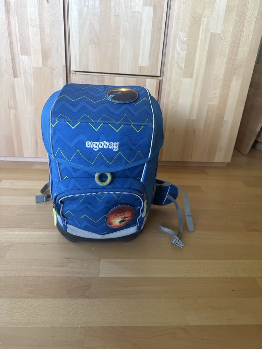 Zaini: Schulrucksack Ergobag blau mit Muster gebraucht – Usato da Arlesheim venduto da ioanavis