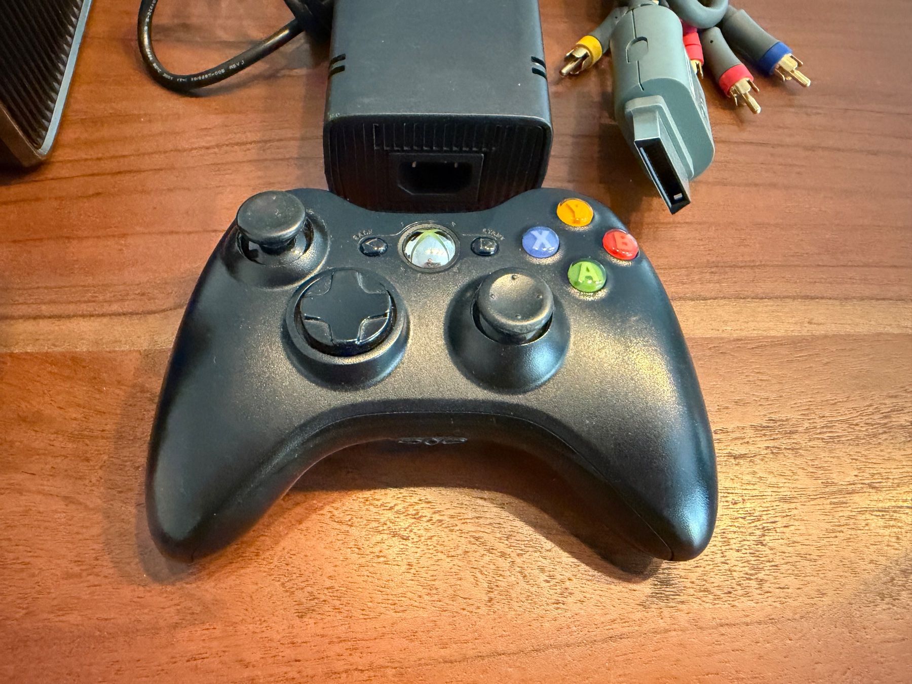 Microsoft Consoles: Xbox 360 Slim 250GB inkl. Kinect und Controller – D'occasion à Thunstetten par Virus_33 1