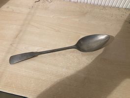 Ancienne  cuillère en aluminium je pense très bonne état