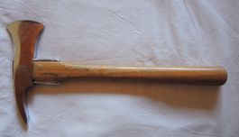 Feuerwehrbeil mit Holzgriff