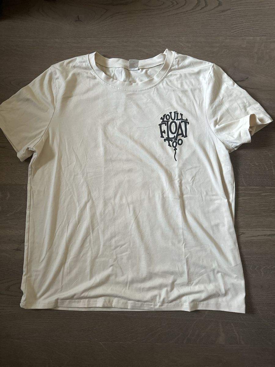T-shirt: IT T-Shirt – Usato da Flums venduto da nad_m8br
