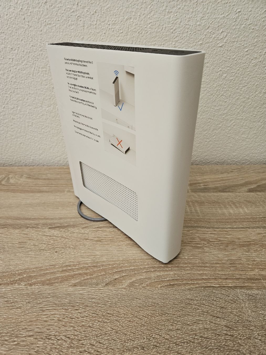 Swisscom Modems & Routeurs: Internet-Box 3 mit Kabeln neuwertig – D'occasion à Wauwil par seriously3 7