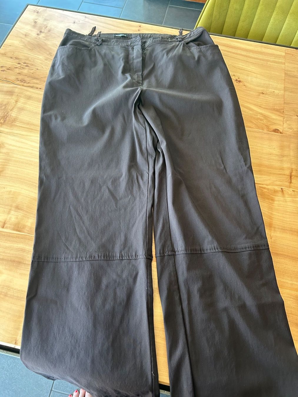 Pantaloni: Dunkelbraune Sommerhose, Grösse 46 – Usato da Kaltbrunn venduto da lagone1