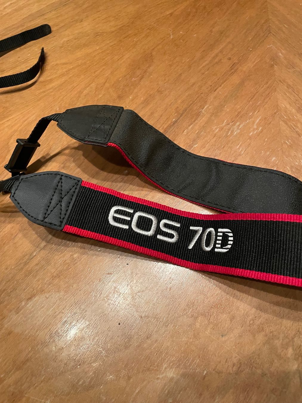 Canon Altri Accessori: Neuer Canon EOS 70D Kameragurt – Usato da Obergerlafingen venduto da bas_b7v6
