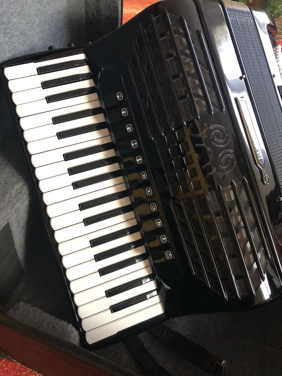 Strumenti musicali: Bugari Piano Akkordeon mit Convertor – Usato da Strengelbach venduto da FADOLU 2