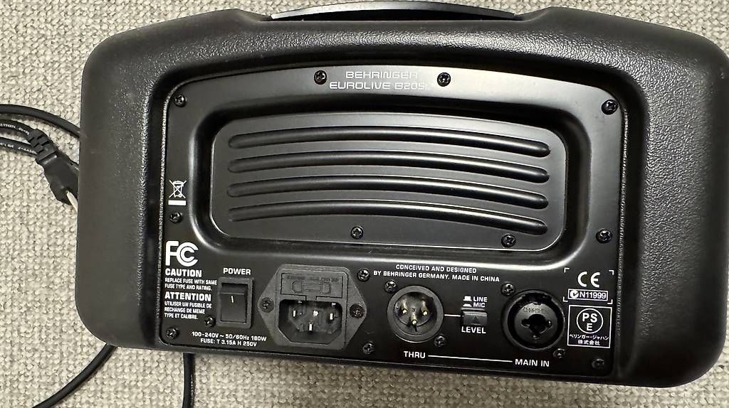 Amplificateurs: Behringer Gitarren Verstärker – D'occasion à Rorschacherberg par hel_l7nq