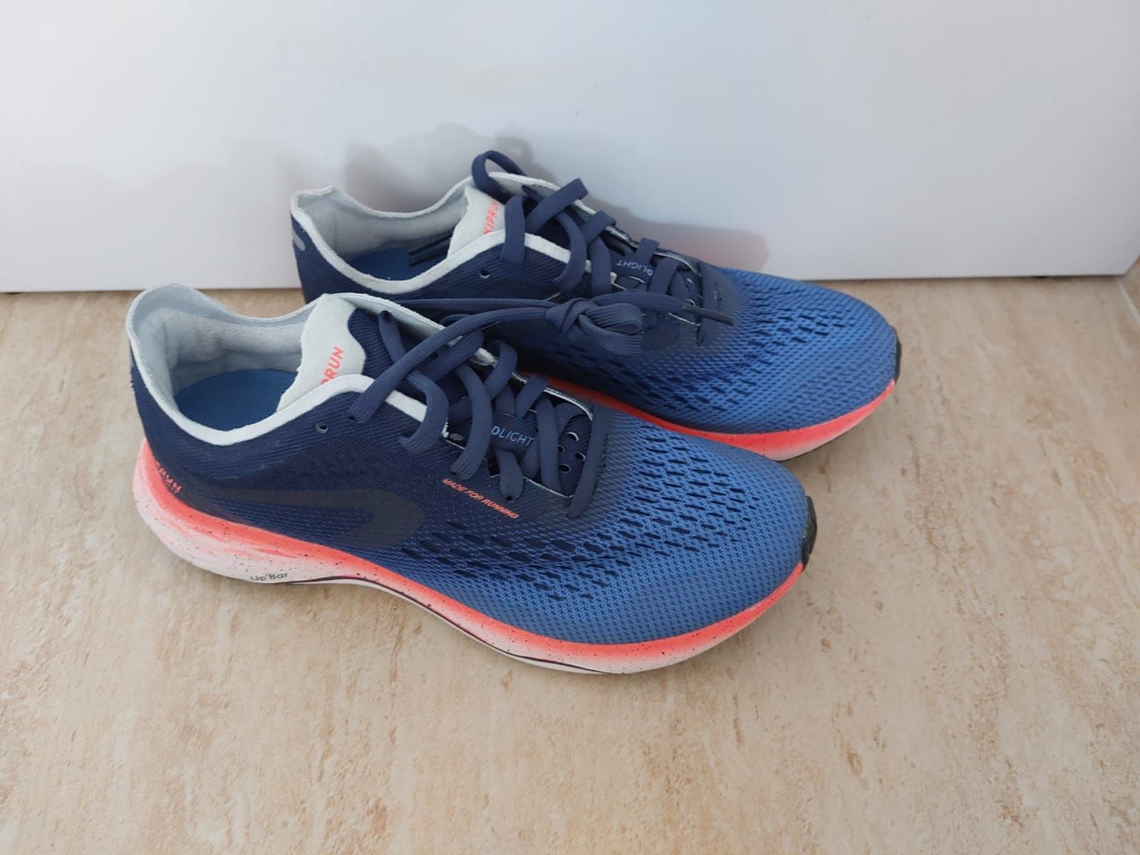 Decathlon Scarpe da donna: Chaussures de course pour femmes, pointure 36 – Usato da Mont-sur-Lausanne venduto da ane_pgq6