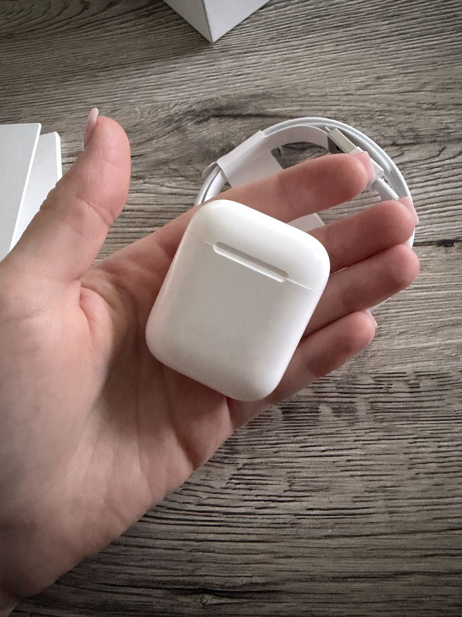 Apple Kopfhörer: Apple Airpods 2. Gen – Gebraucht aus Hallwil von Zoeizy 3