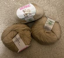 15 Knäuel 100% Merino Medium-feines Garn, khaki-weiss
