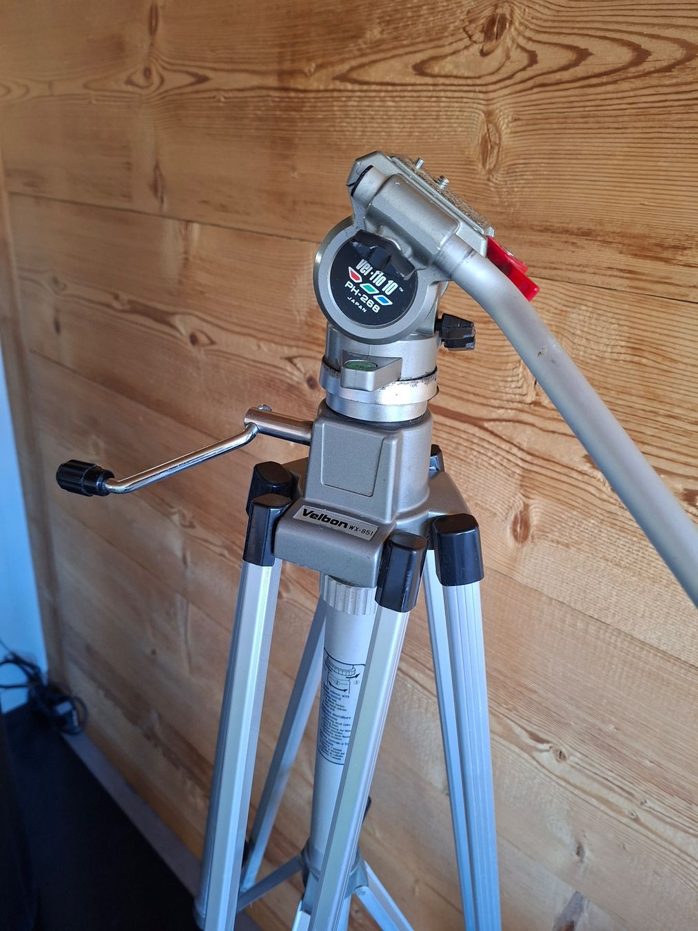 Altri Accessori: Stativ für Videokamera – Usato da Lenk im Simmental venduto da pat_x6d7 1