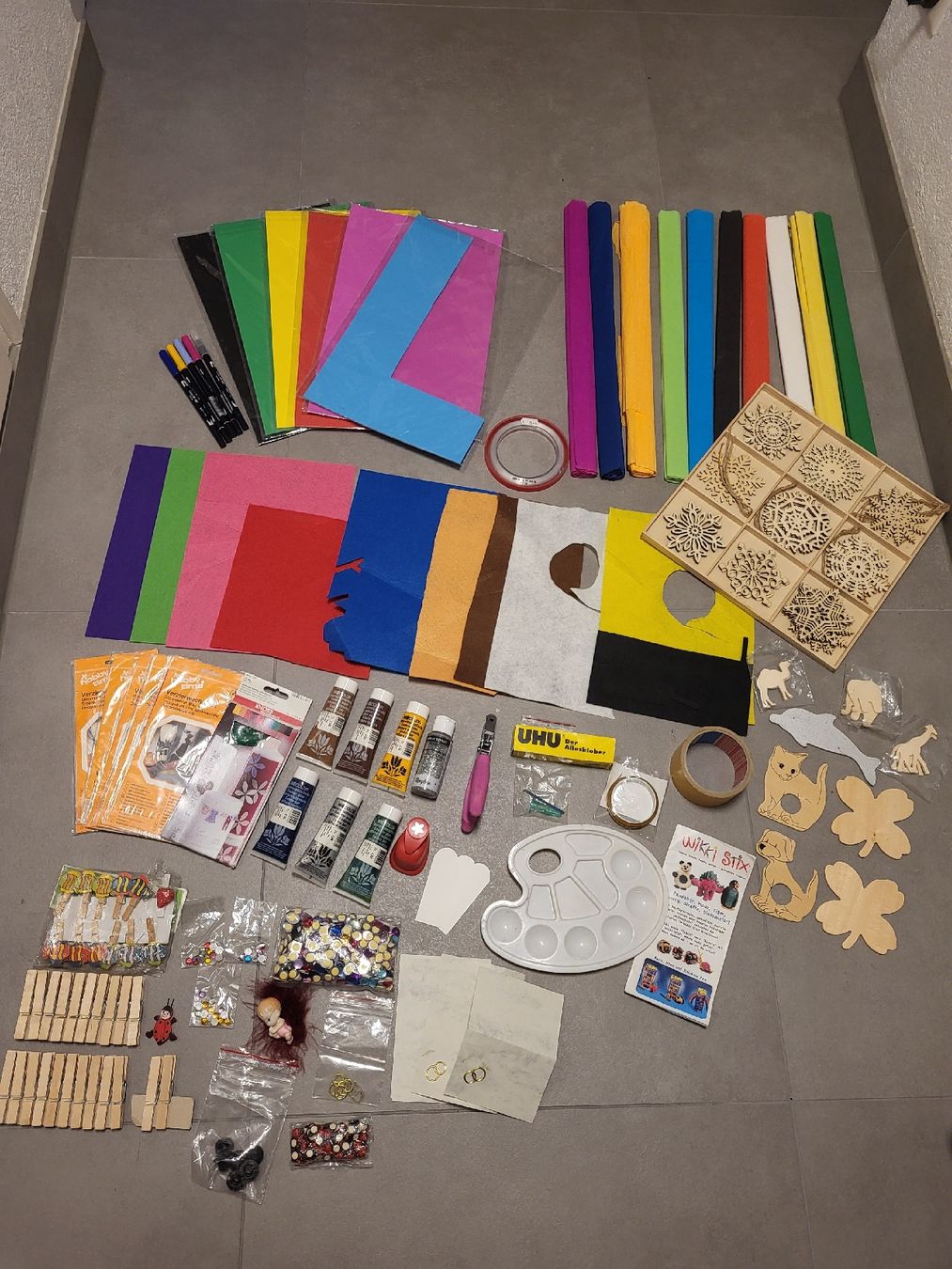 Bastelsets: ​🎨 RIESIGES Bastelset✂️ – Gebraucht aus Biel/Bienne von Aare5