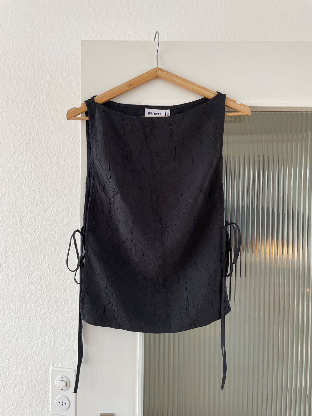 Weekday Top: Top zum seitlich binden - Weekday, 38 – Usato da Basel venduto da opeppa