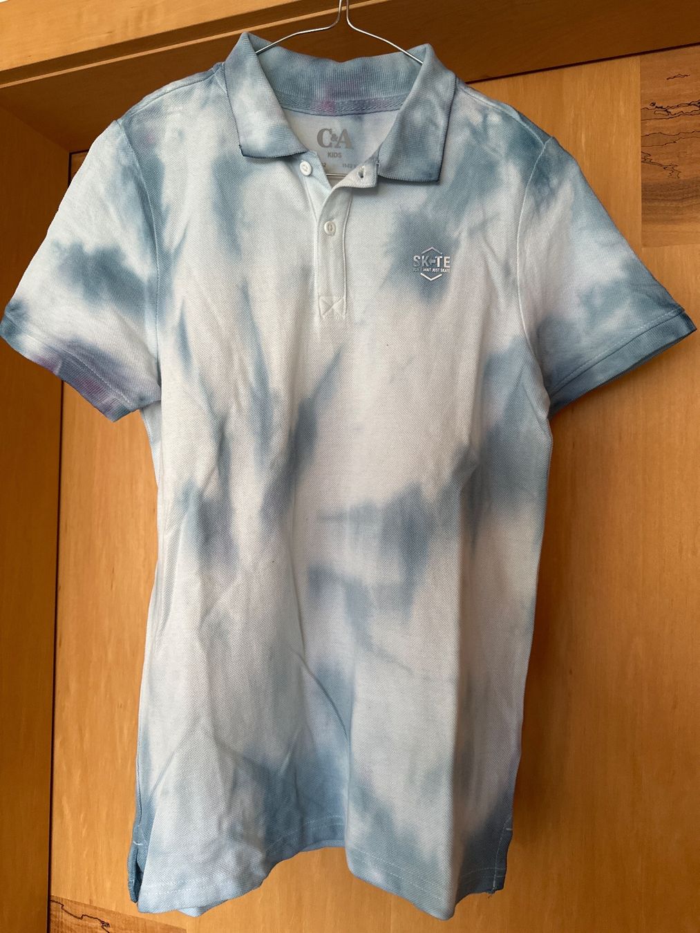 C&A T-Shirts: T-shirt Batik Gr 146 – Gebraucht aus Grüningen von lovinho