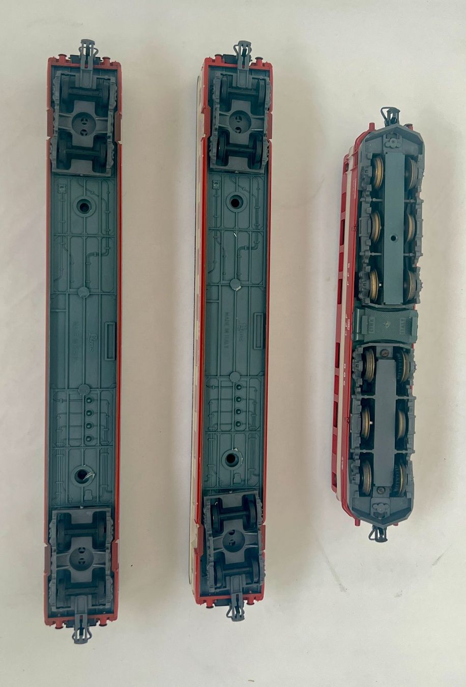Lima Modelleisenbahnen: Lok mit zwei Wagen von Lima – Defekt aus Zürich von Drahtzug 3