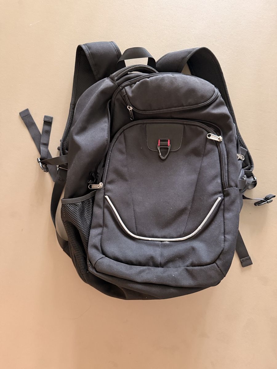 Sacs à dos: 2x backpack – D'occasion à Zürich par Stj_6qnw 3