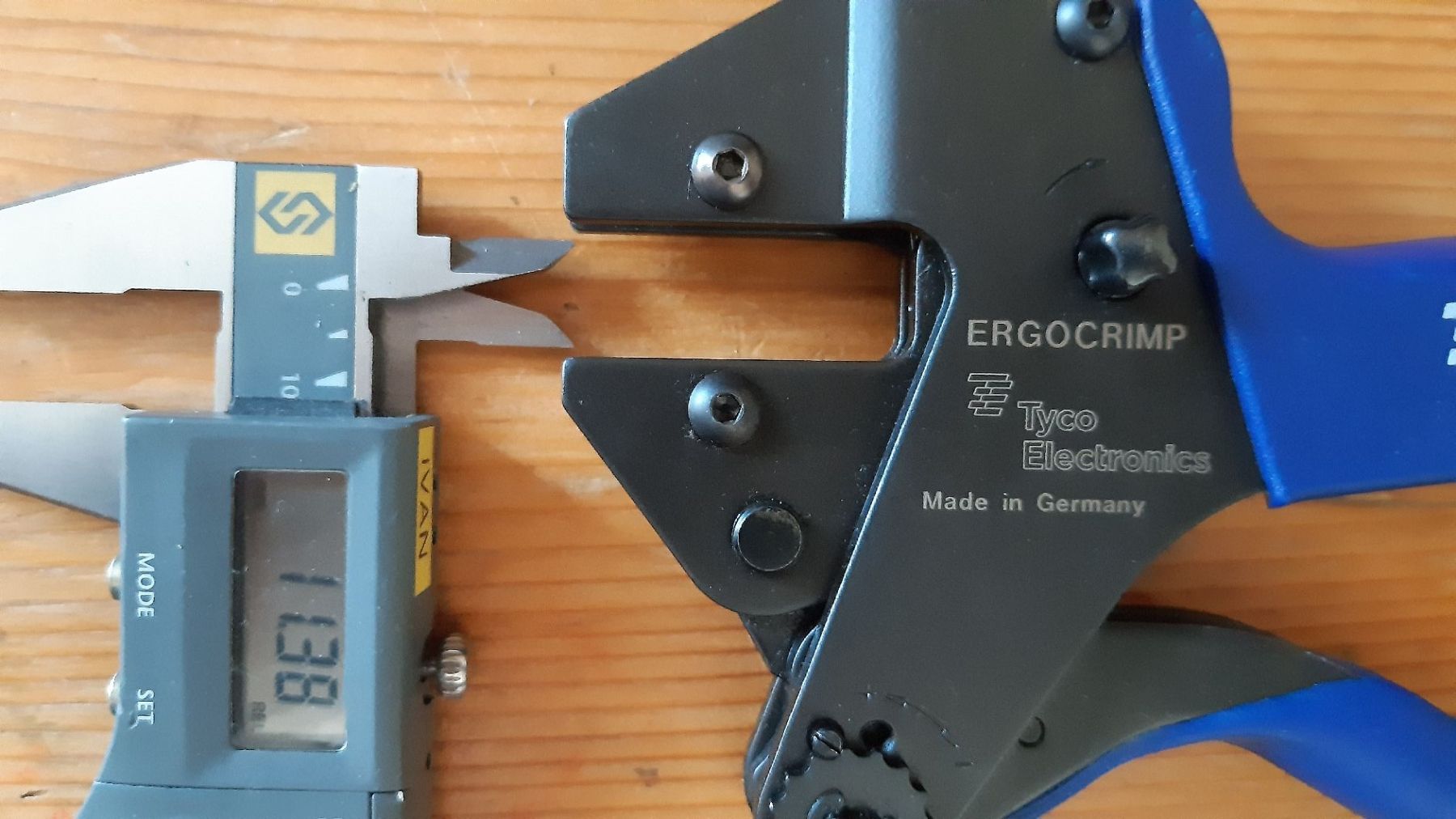 Tutti gli attrezzi: Tyco Ergocrimp, neuwertig, Top Zustand – Usato da Oey venduto da Parkplatzbrocki 2