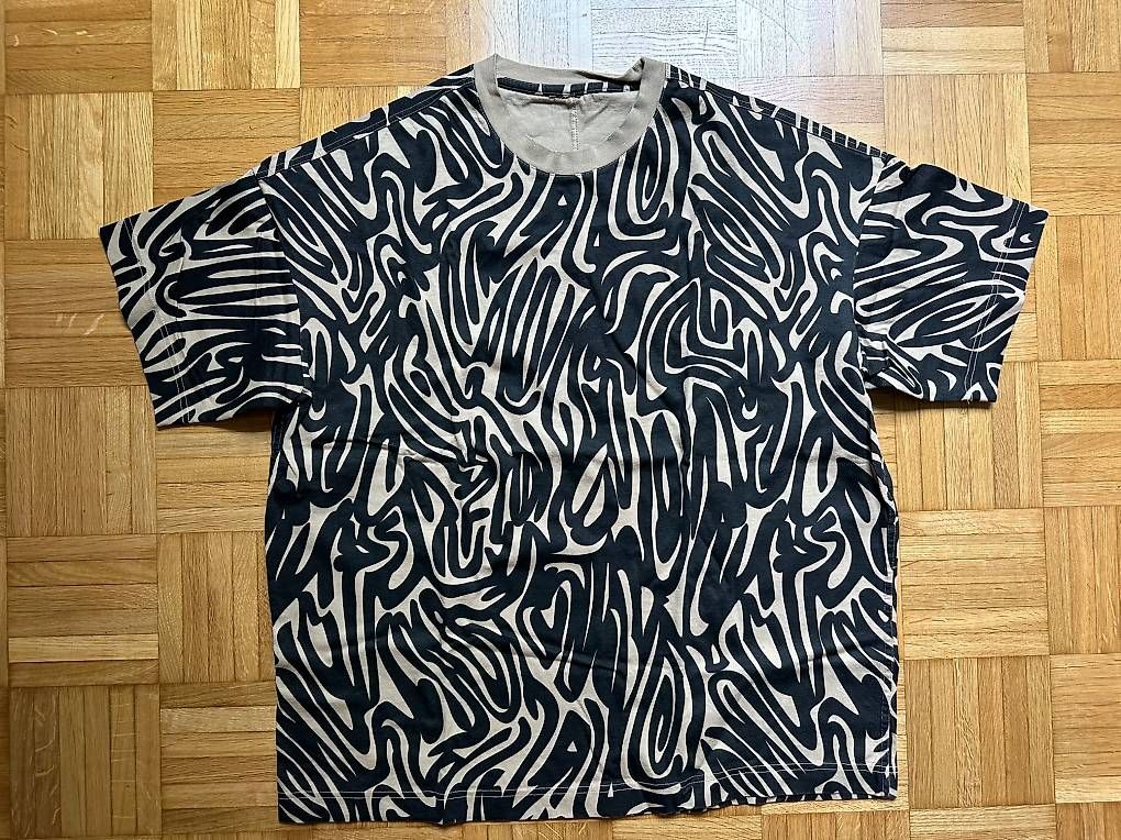 T-shirt: Party t-shirt – Usato da Zürich venduto da abiiStore
