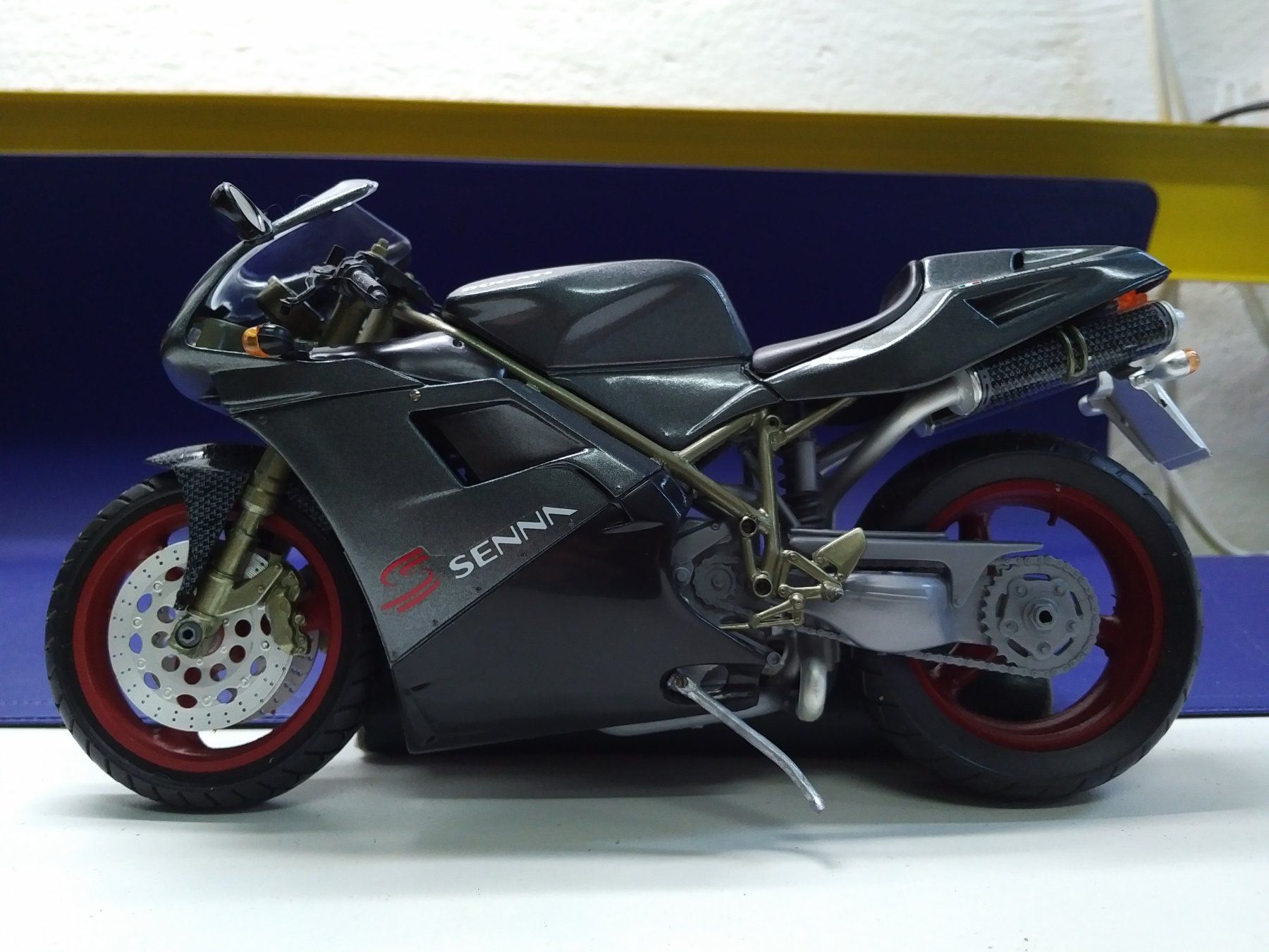 Kit di modellismo & Modellini statici: Ducati Senna 95 Protar 1:9 – Nuovo e nell'imballaggio originale da Fribourg venduto da 911cc 5