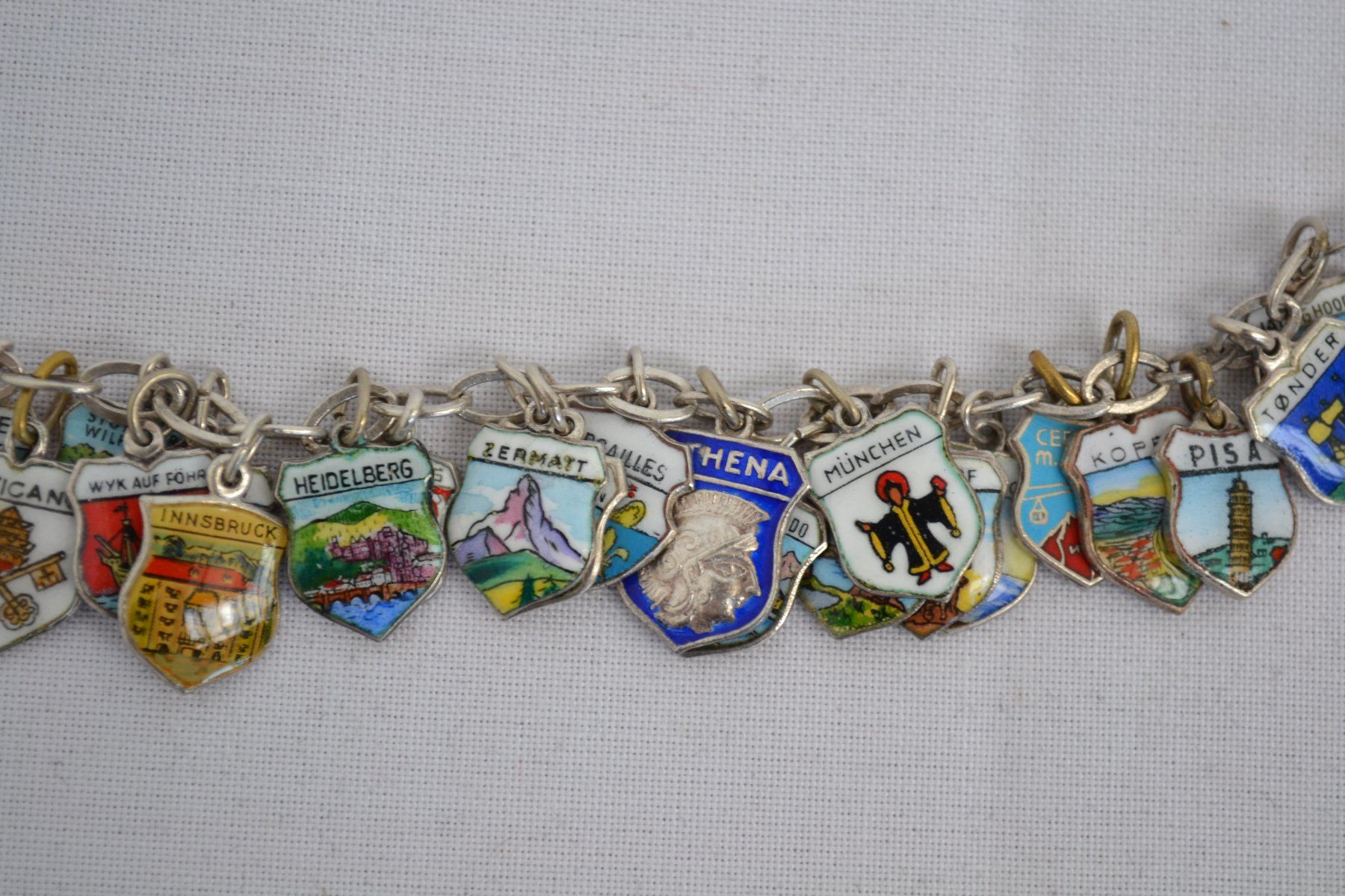 Armbänder & -reifen: Bettel-Armband mit 35 Wappen aus Silber – Gebraucht aus Winterthur von BK-Brocki_Winterthur 3