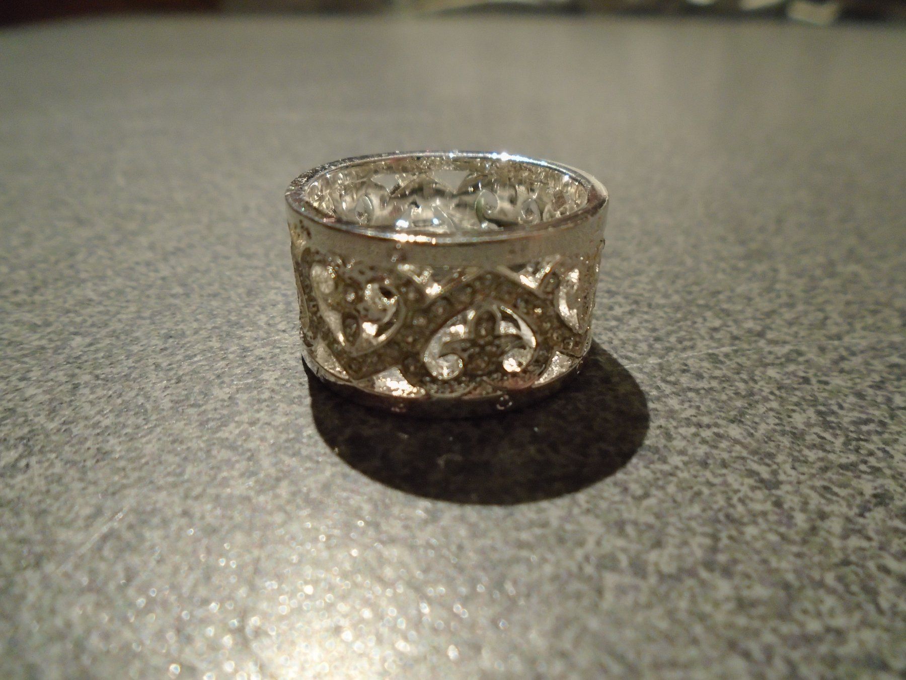 Ringe: Ring Size 9, silberfarbig, breit, Herzen – Neu und originalverpackt aus Zürich von abraxas1291 1