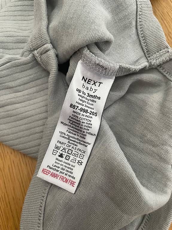 Lotti & Set di vestiti: Kurzarmbodys Next Gr. 62 5 Stück Set – Usato da Wetzikon ZH venduto da simonebu 2