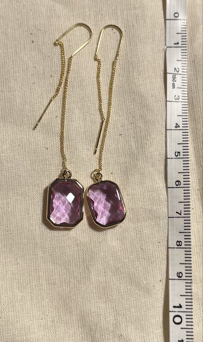 Orecchini pendenti & Orecchini a lobo: Longues boucles plaqué or et verre améthyste  – Nuovo e nell'imballaggio originale da Genève venduto da ct_fqr8 1