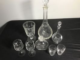 3 antike Karaffen und 5 Gläser