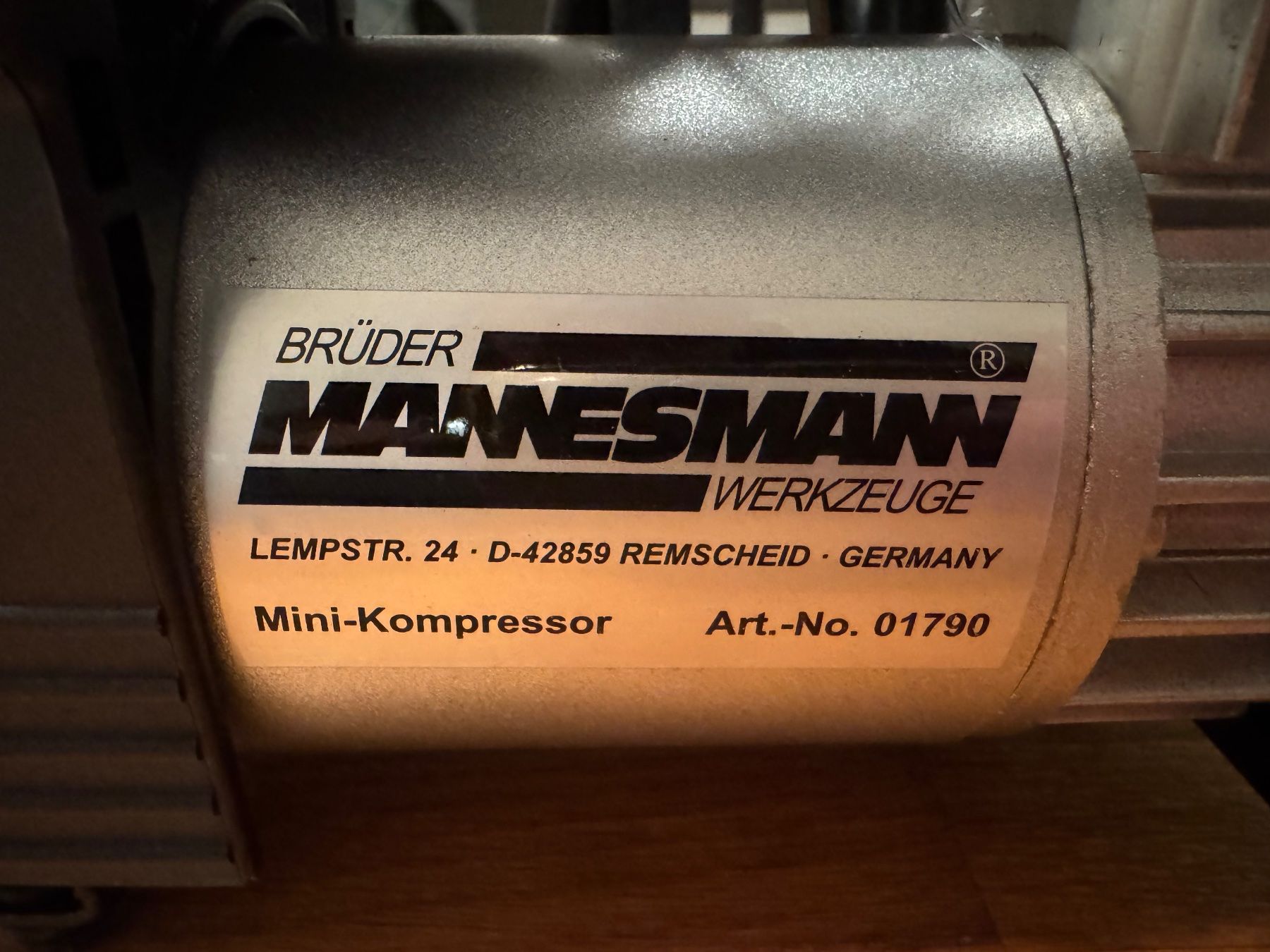 Compressori: 12V Mini-Kompressor Auto Wohnmobil Motorrad Pumpe Mannesmann – Nuovo e nell'imballaggio originale da Frutigen venduto da Orbiter 2