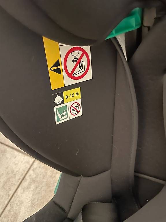 Seggiolini per auto: Siège bébé auto pivotant – Usato da St-Aubin-Sauges venduto da cyr_c2db 2