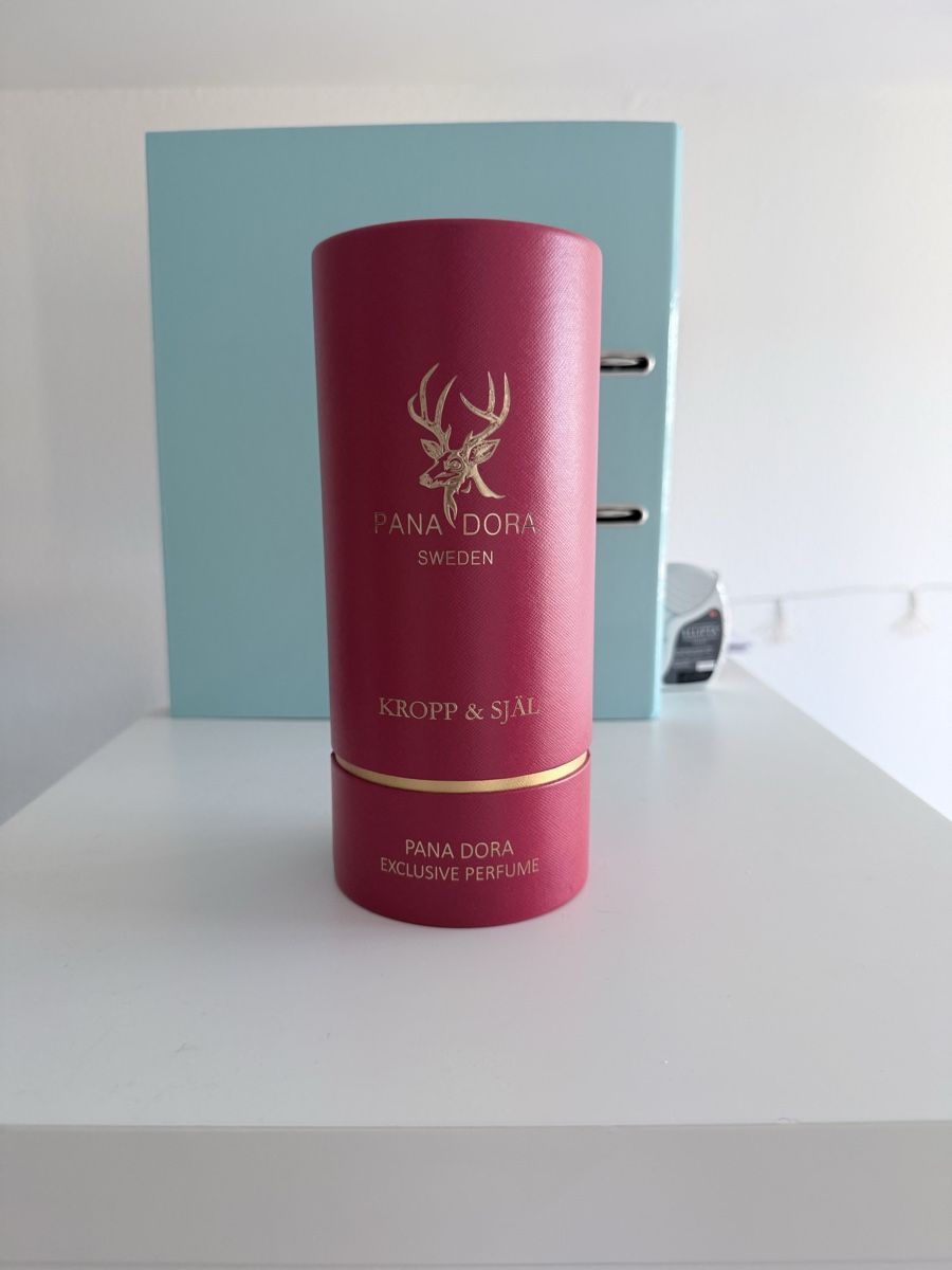 Pana Dora Profumi & Eau de Toilette: Pana Dora Kropp & Själ 100 ml – Usato da Weinfelden venduto da Blacklightz 2