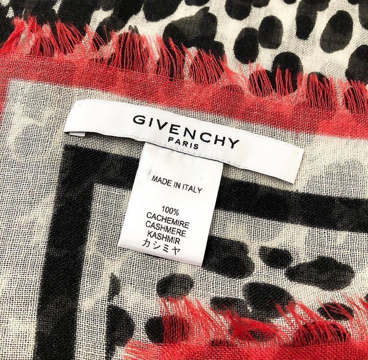Givenchy Foulard & Sciarpe: Givenchy shawl – Nuovo (secondo la descrizione) da Pregassona venduto da Reluxuryspace 4