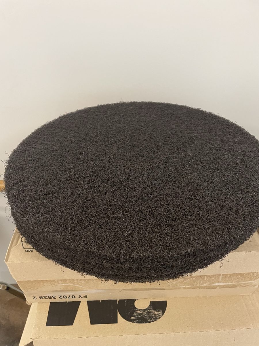 Altro per la casa: Scheuerpads schwarz zu Einscheibenmaschine – Nuovo (secondo la descrizione) da Luchsingen venduto da Chugelfischli