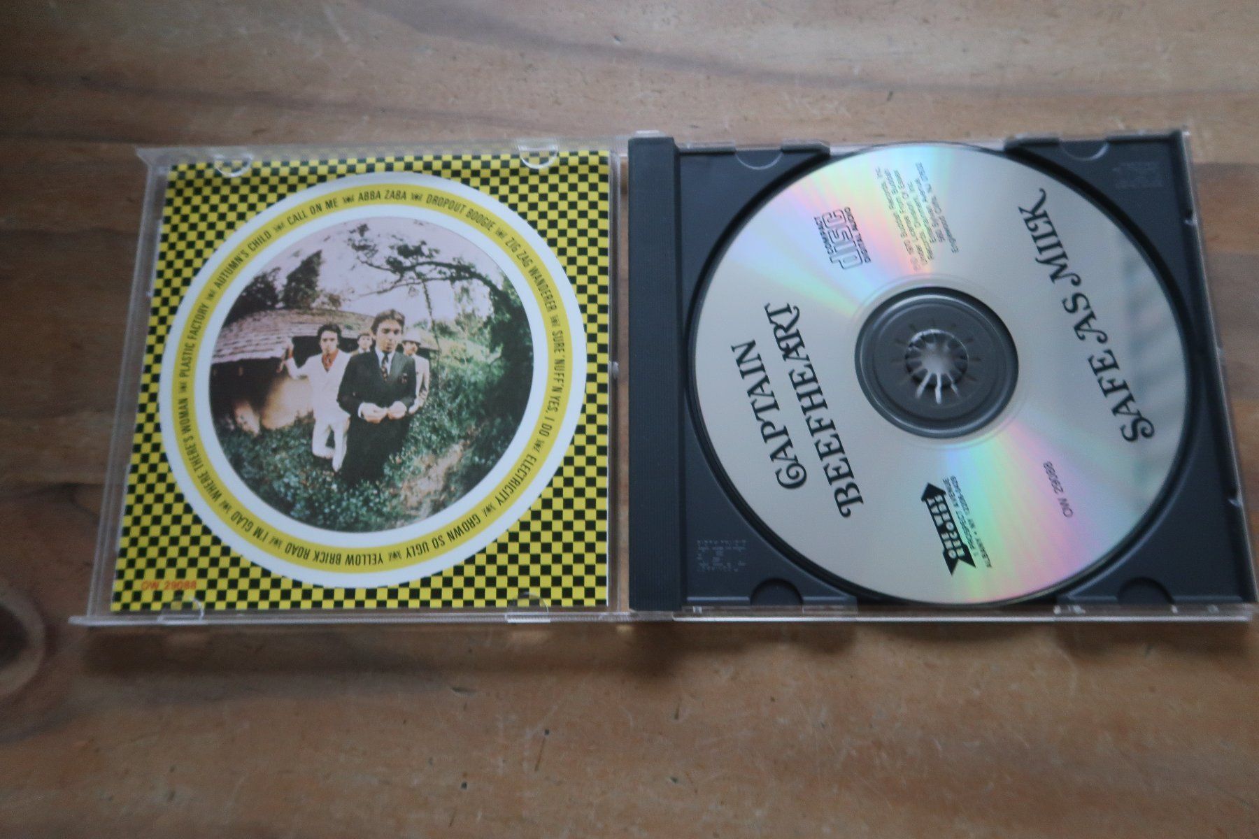 CD: CAPTAIN BEEFHEART & HIS MAGIC BAND - SAFE AS MILK - CD – Usato da Basel venduto da Patiscat 3