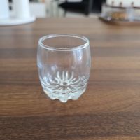 Schnapsglas klein (6 stück) aus Glas mit Bodenmuster Zustand