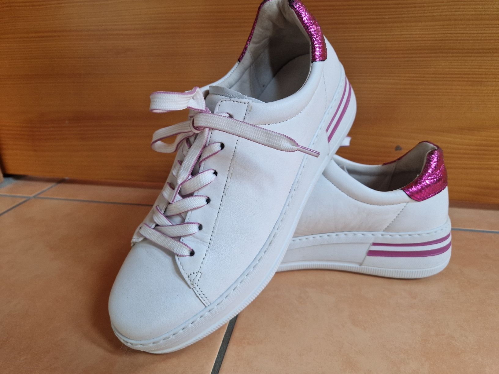 Gabor Chaussures femmes: Gabor Sneaker weiss/pink 38 – D'occasion à Lichtensteig par Cocabana_16