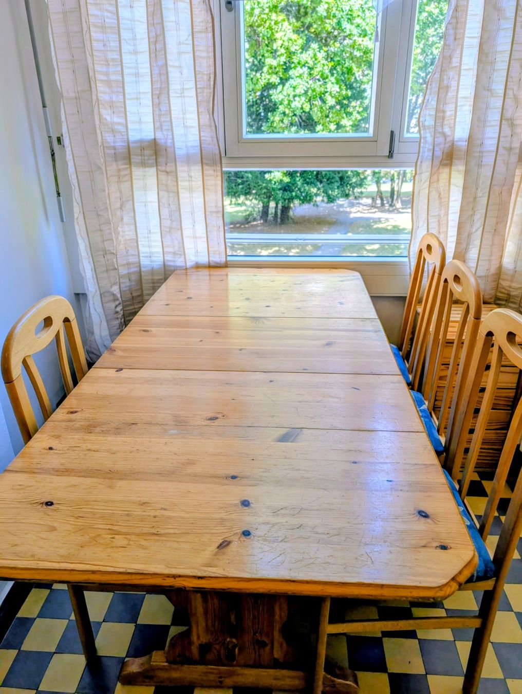 Tische: Table à manger en bois massif – Gebraucht aus Genève von Maria11 1