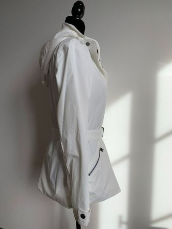 BOGNER: Neu/ungetragen - Exklusive weisse Outdoor-Jacke, 36