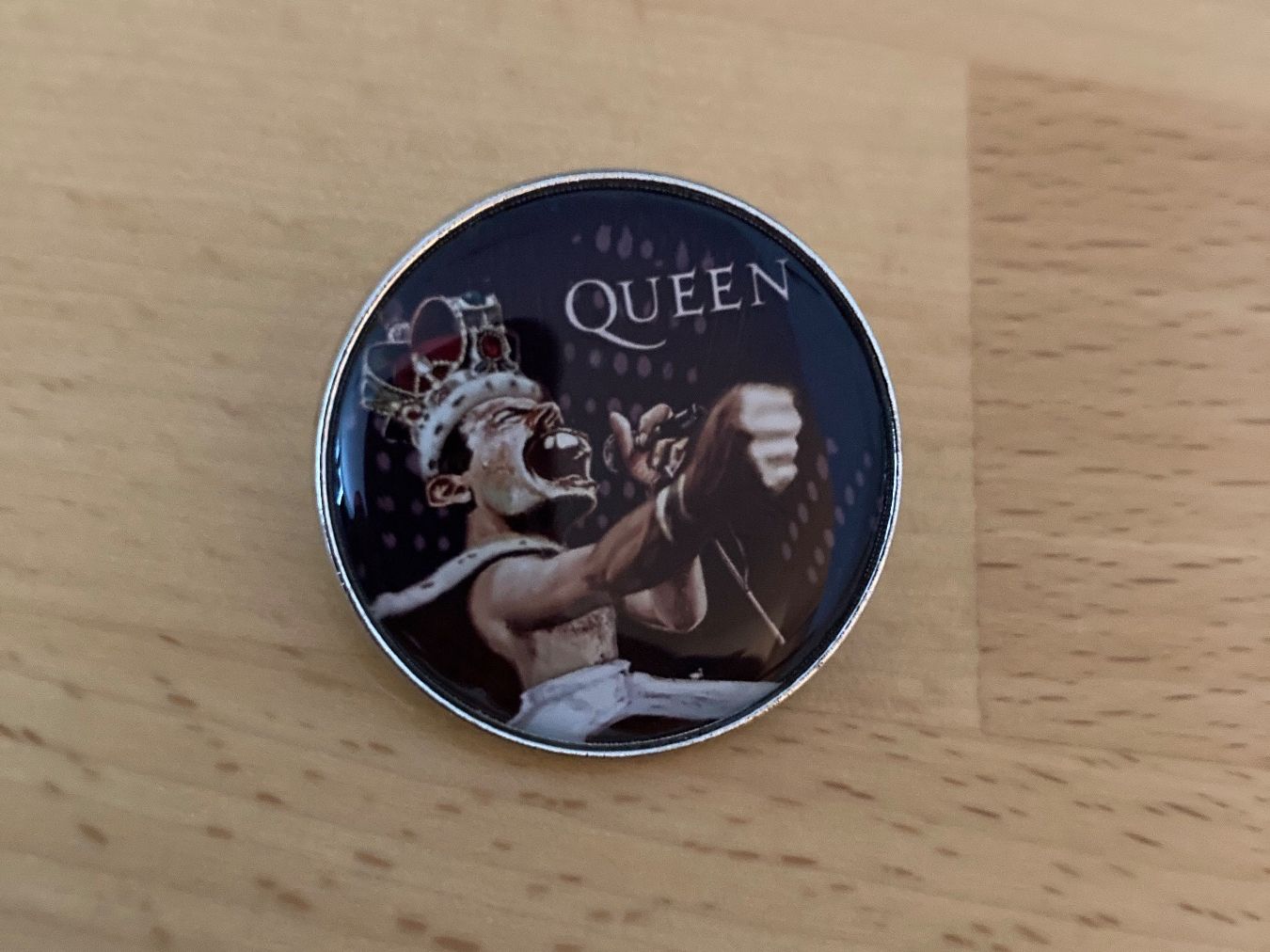 Broschen & Nadeln: Queen Pin Anstecker Punk Rock Metal Pop – Neu (gemäss Beschreibung) aus Horn von abutre72