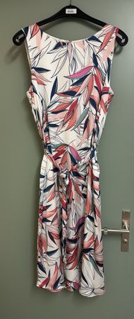 Kleid Esprit mit Blumenmuster Grösse 38 guter Zustand