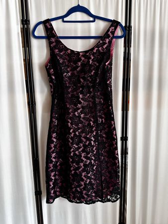 Robe Daisy Meets Night en dentelle noire et rose – Taille 36
