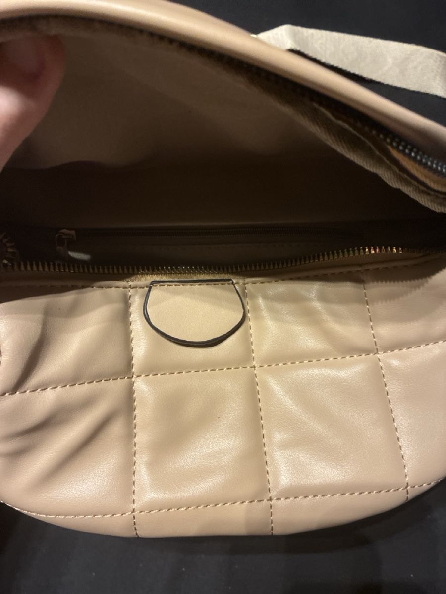 Taschen für Damen: Tasche mit geometrischem Gurt neuwertig – Gebraucht aus Dübendorf von ana_wp8y 1