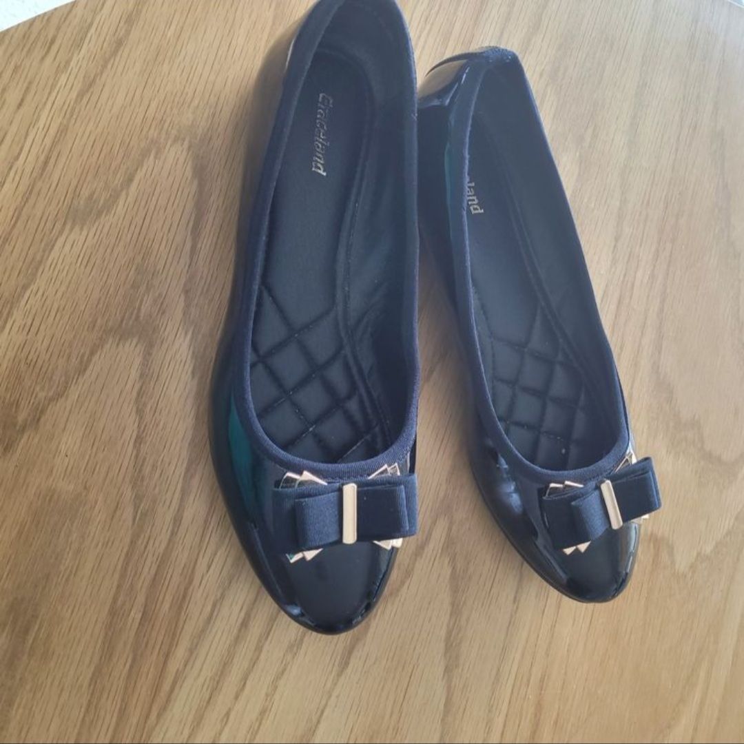 Scarpe da donna: Schwarze lack ballerinas – Usato da Pully venduto da MiaJune
